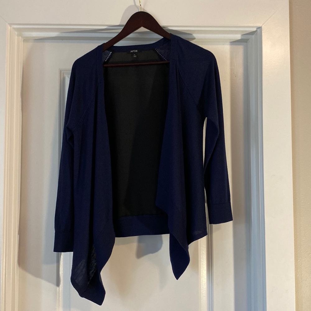 Size M cardigan Apt 9.